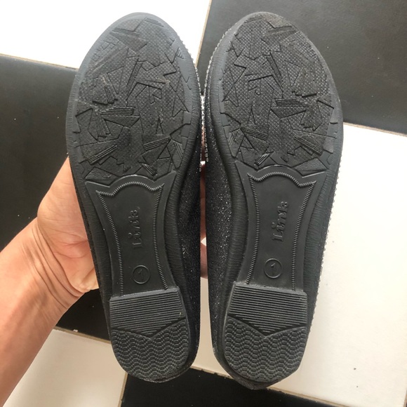 2/$30⭐️ Girls Sparkly Flats - Picture 5 of 6